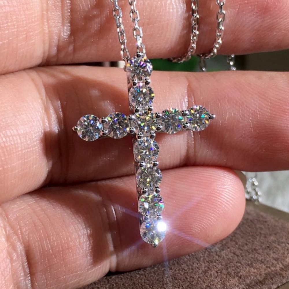 š„NEWšSTERLING SILVER DIAMOND CROSS NECKLACEš„ - Picture 2 of 4